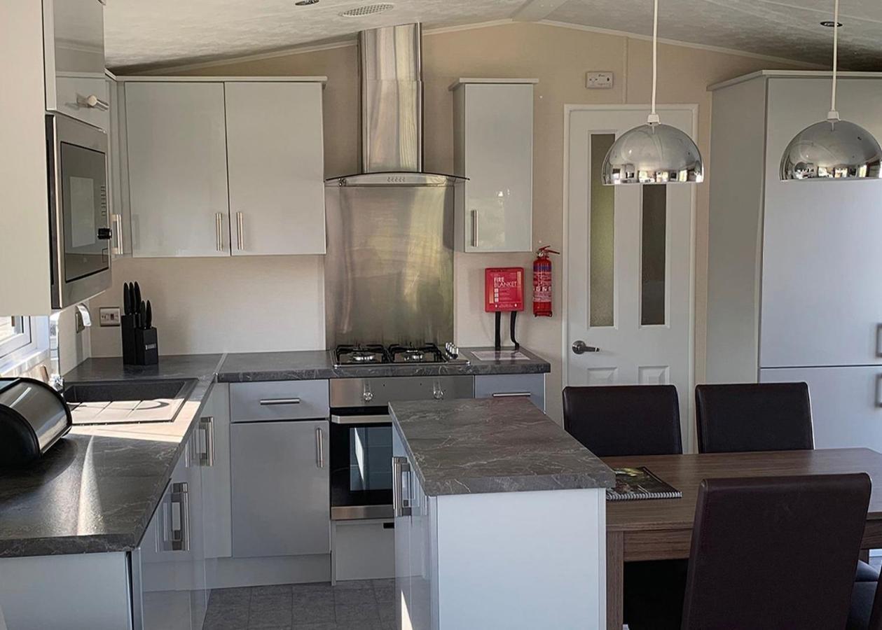 Ocean Heights Holiday Park New Quay  Esterno foto